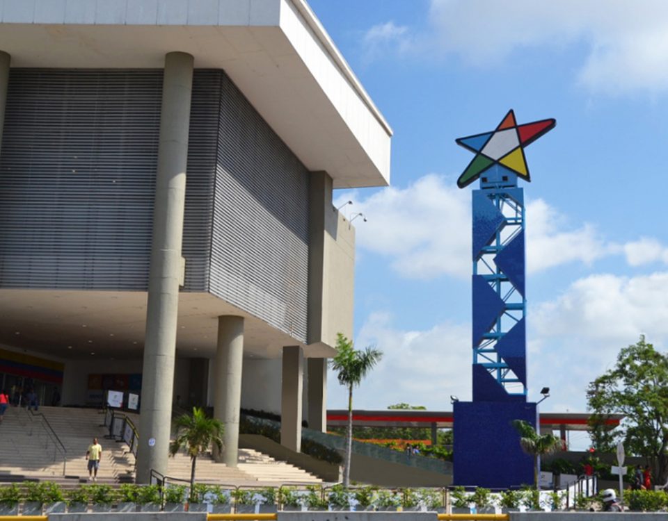 elmar-kreatura-estudio-totem-centro-comercial-gran-plaza-del-sol1