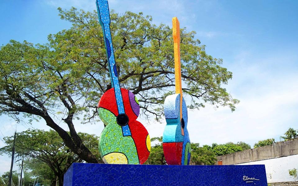 escultura-guitarras-elmar-elsa-losada-jorge-malkun.Portada